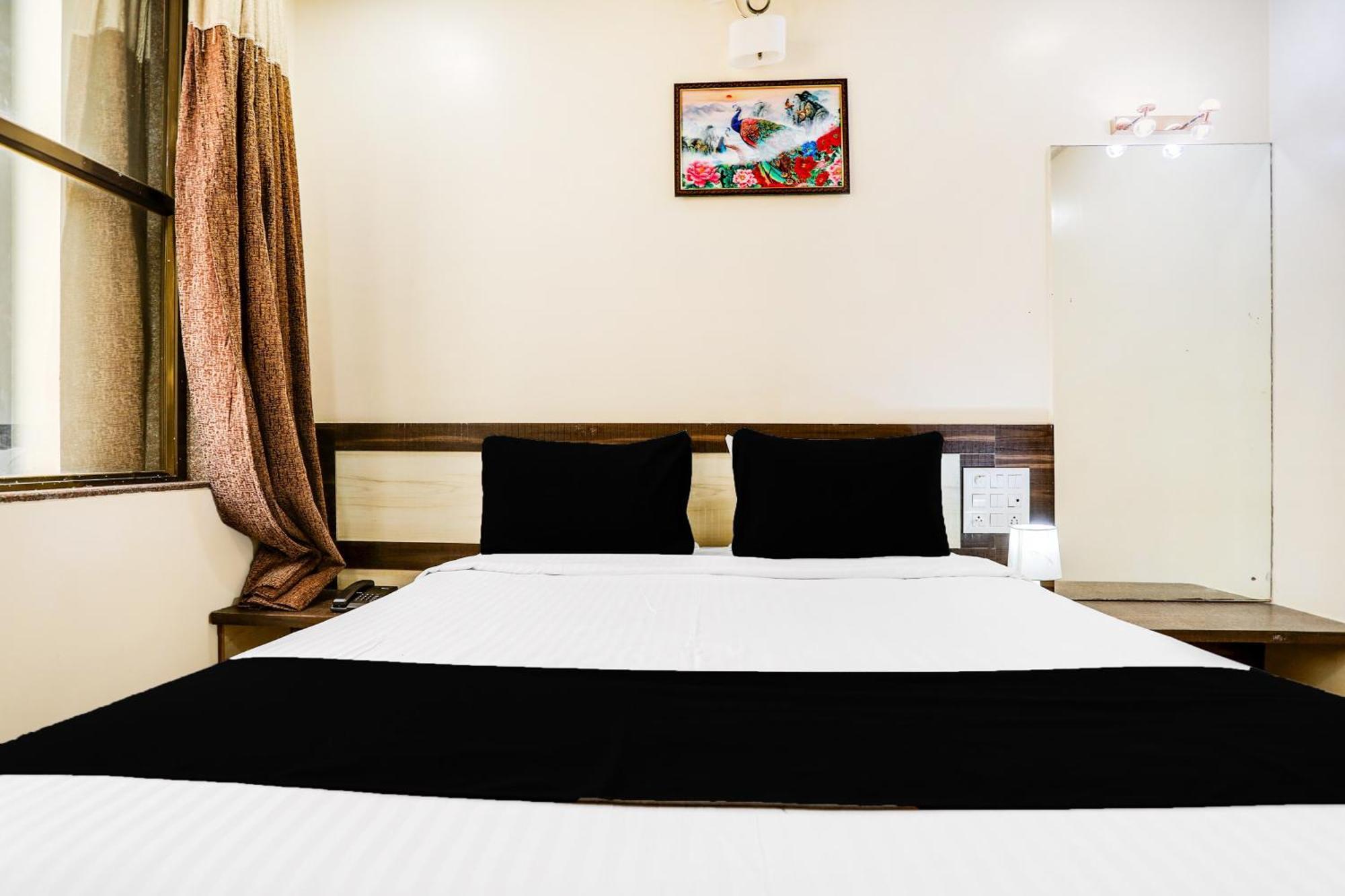 Super Hotel O Palkhi Road Near Sai Baba Temple Formerly Netra Sai Shirdi Exterior photo