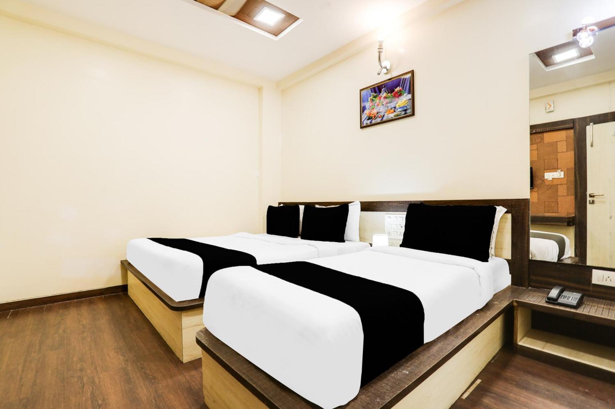 Super Hotel O Palkhi Road Near Sai Baba Temple Formerly Netra Sai Shirdi Exterior photo