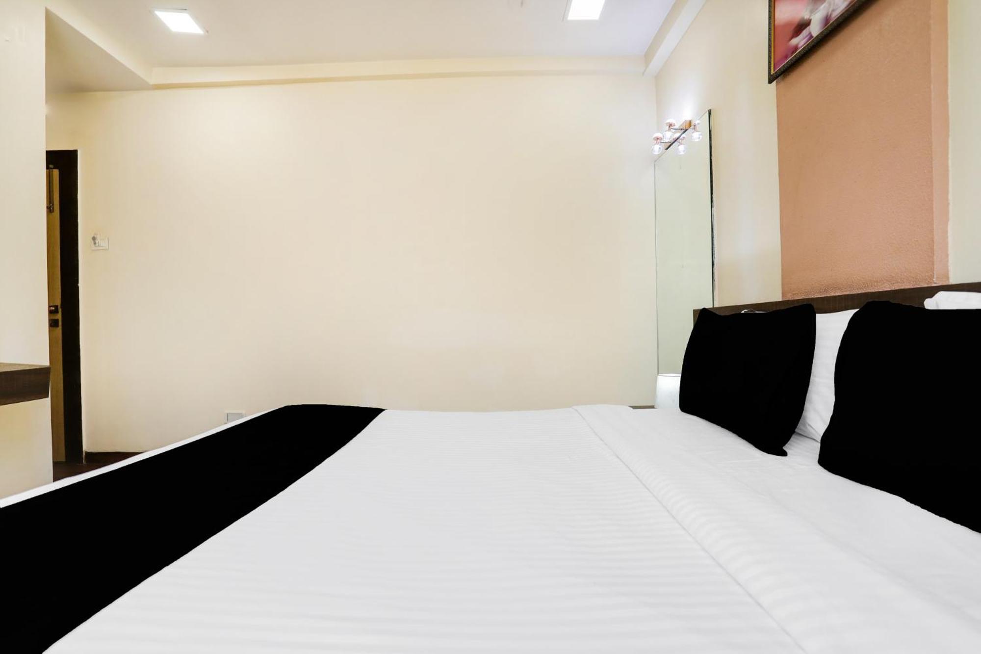 Super Hotel O Palkhi Road Near Sai Baba Temple Formerly Netra Sai Shirdi Exterior photo