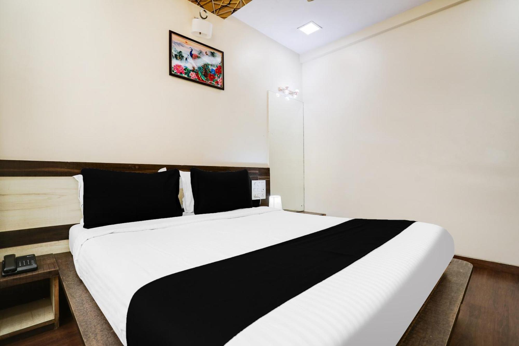 Super Hotel O Palkhi Road Near Sai Baba Temple Formerly Netra Sai Shirdi Exterior photo