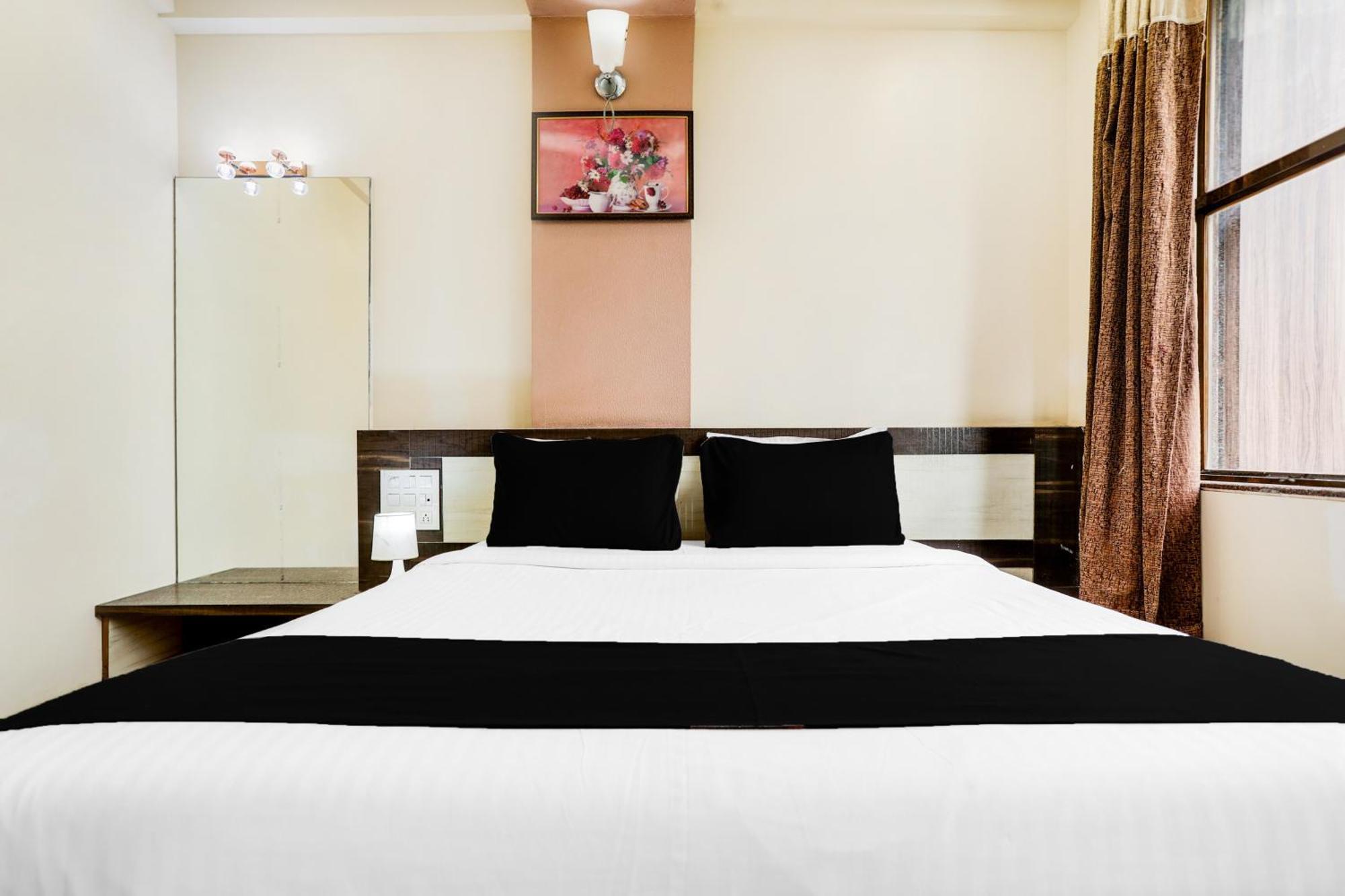 Super Hotel O Palkhi Road Near Sai Baba Temple Formerly Netra Sai Shirdi Exterior photo